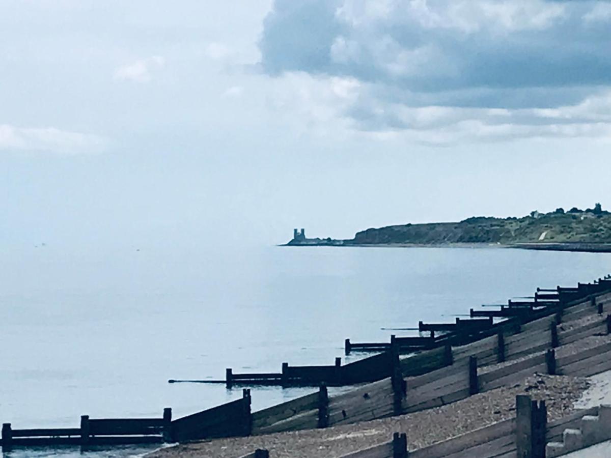 Beautiful Beachfront Retreat With A Stunning Sea View For The Ultimate Escape Away From The Busy World Below Herne Bay Exterior photo