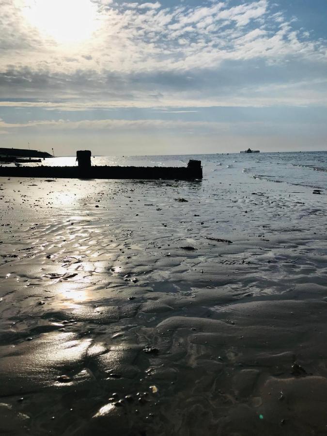 Beautiful Beachfront Retreat With A Stunning Sea View For The Ultimate Escape Away From The Busy World Below Herne Bay Exterior photo