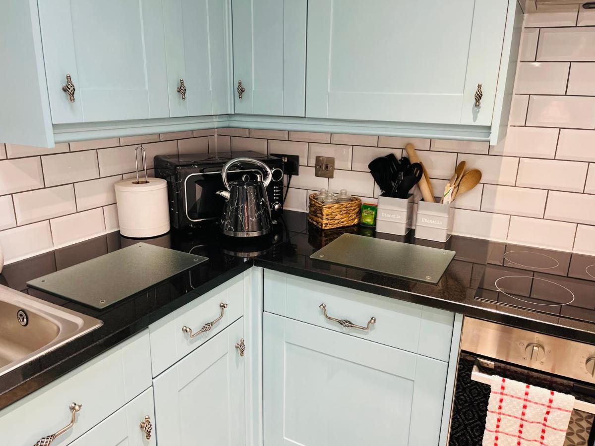 Beautiful Beachfront Retreat With A Stunning Sea View For The Ultimate Escape Away From The Busy World Below Herne Bay Exterior photo