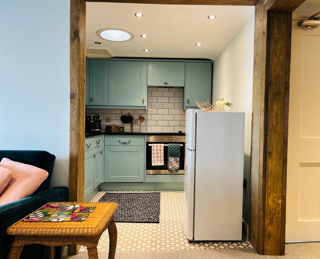 Beautiful Beachfront Retreat With A Stunning Sea View For The Ultimate Escape Away From The Busy World Below Herne Bay Exterior photo