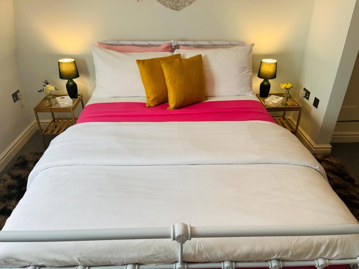 Beautiful Beachfront Retreat With A Stunning Sea View For The Ultimate Escape Away From The Busy World Below Herne Bay Exterior photo